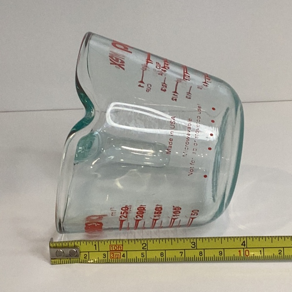 💚 Glass Pyrex Measuring Cup - Picture 9 of 9